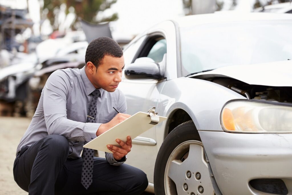 Chatavise client inspecting a car for insurance purposes.